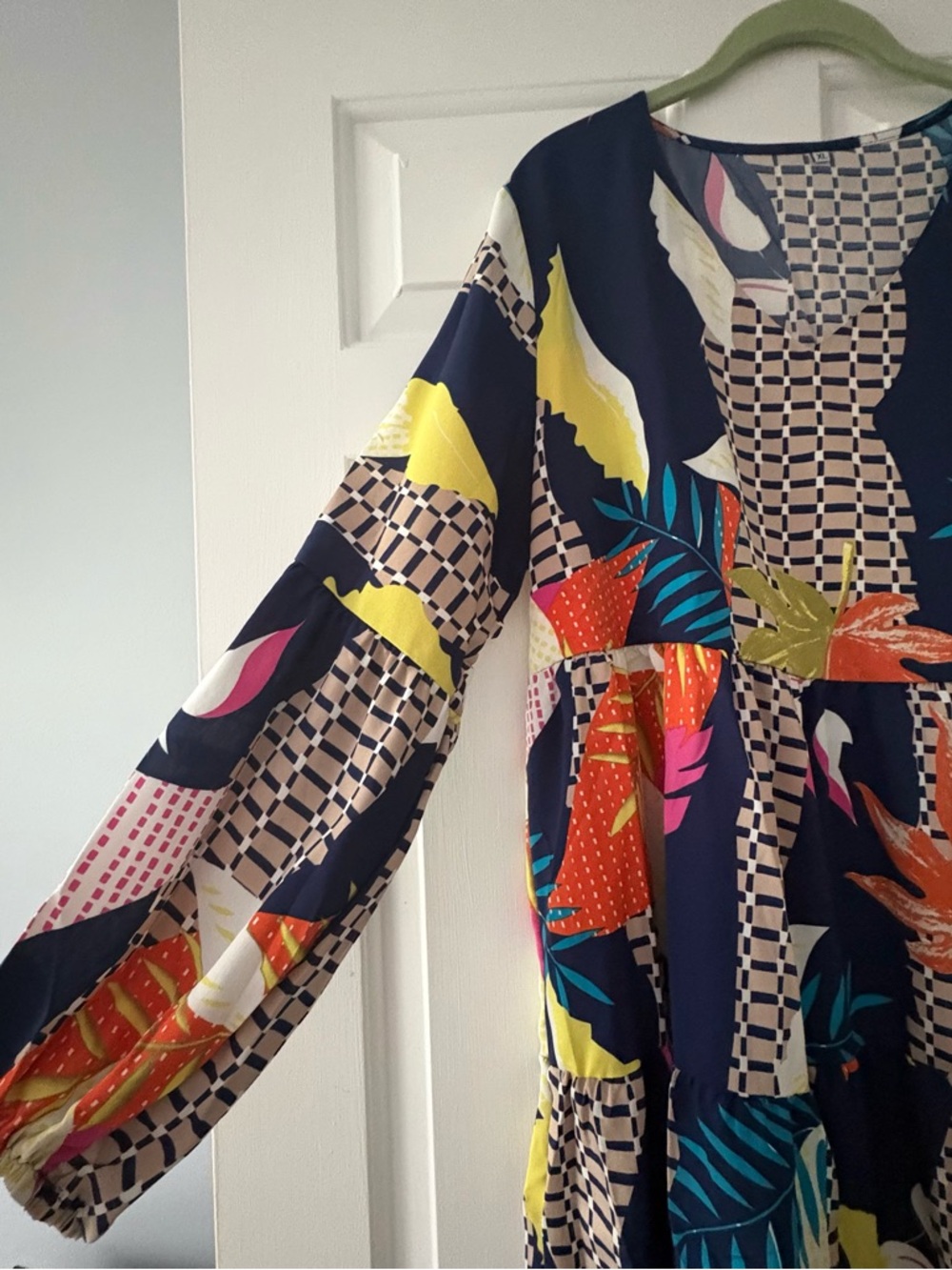 New Colorful Hawaiian Print Long Sleeve v Neck Baby Doll Tiered Dress. Size XL - Picture 5 of 8